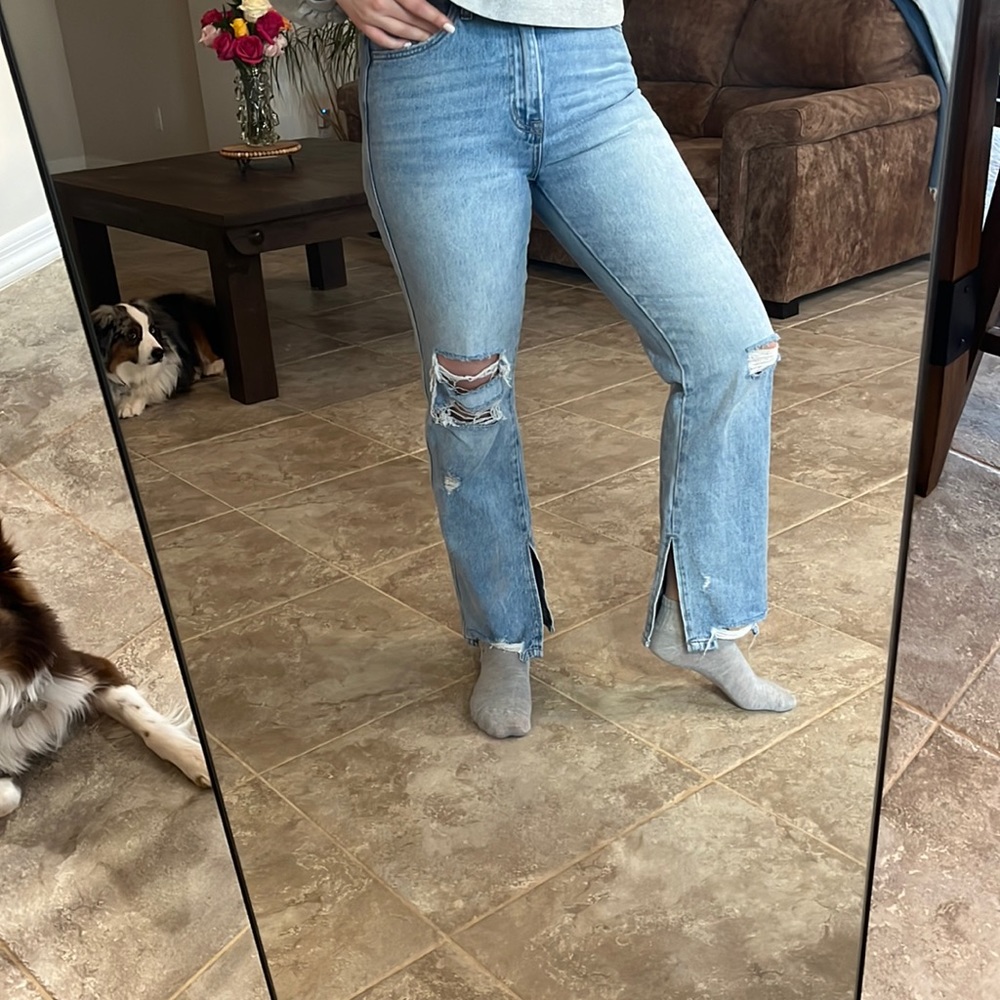 Super cute split ankle jeans